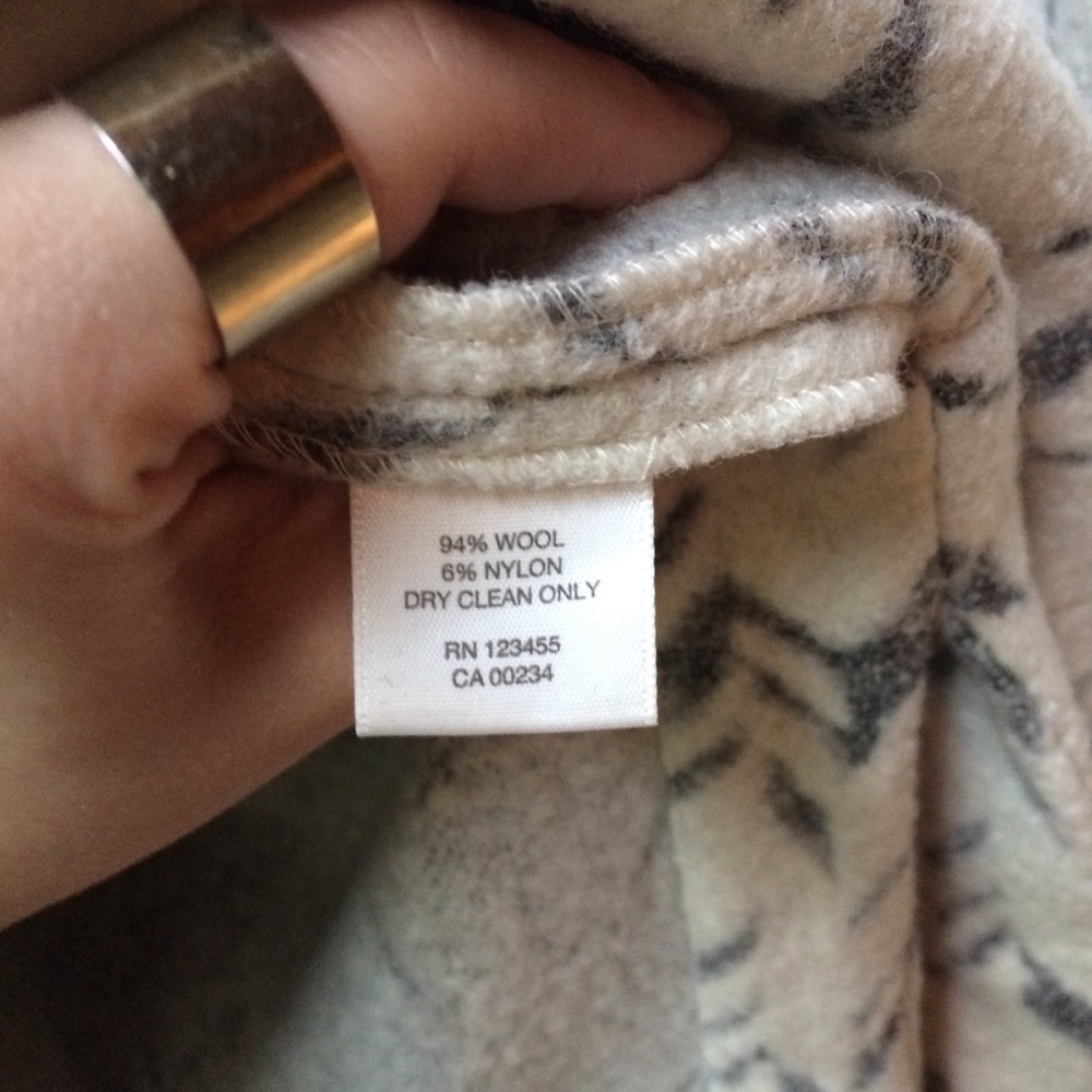 SOLD Amazing Lord & Taylor poncho! - Picture 7 of 7